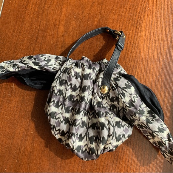 UGG Heart Patterned Tie Bag/Purse - Picture 2 of 9